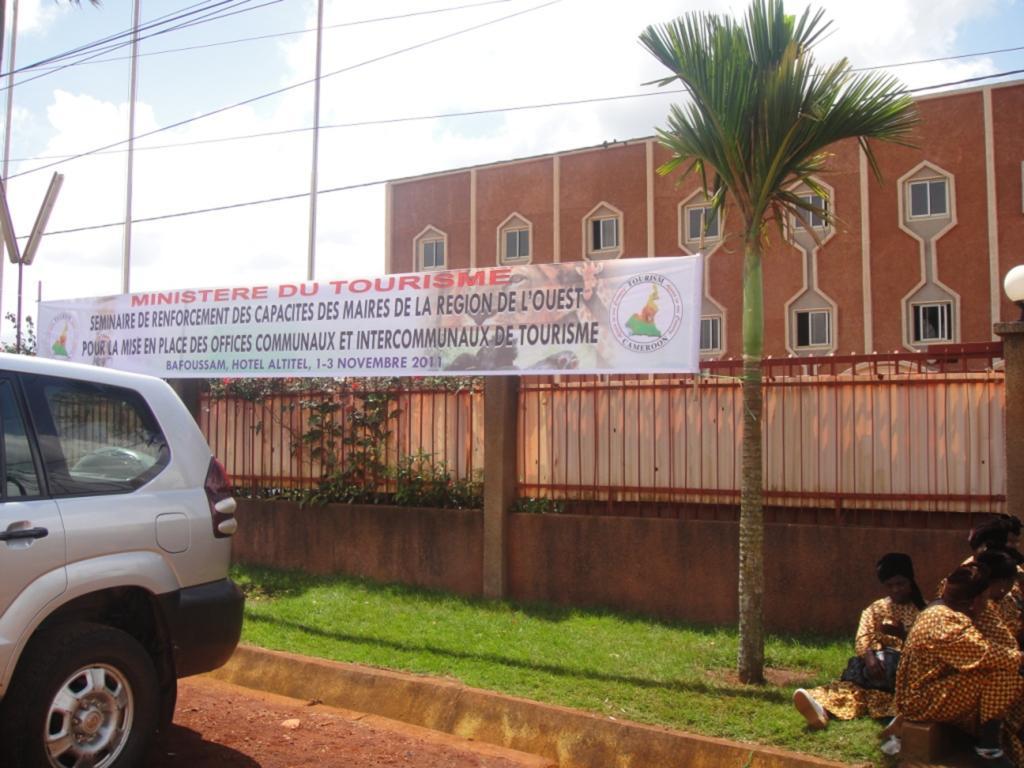 Hotel Altitel Bafoussam Экстерьер фото