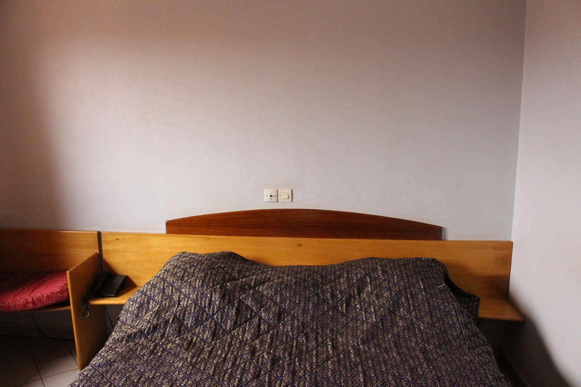 Hotel Altitel Bafoussam Экстерьер фото
